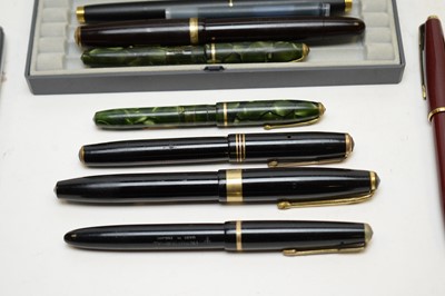 Lot 203 - A selection of vintage pens.