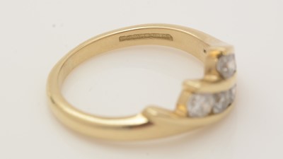 Lot 437 - A diamond dress ring