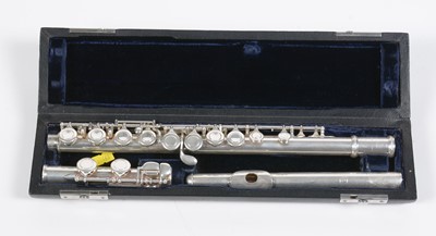 Lot 8 - Trevor James Cantabile II flute.