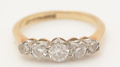 Lot 438 - A five stone diamond ring