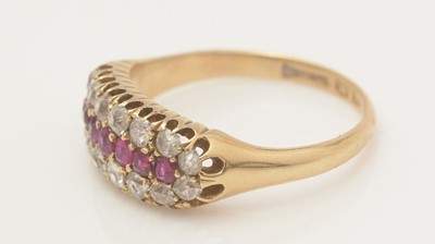 Lot 439 - A diamond and ruby ring
