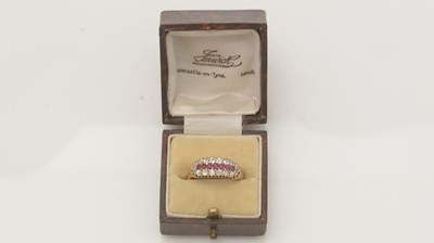 Lot 439 - A diamond and ruby ring