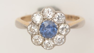 Lot 443 - A sapphire and diamond cluster ring