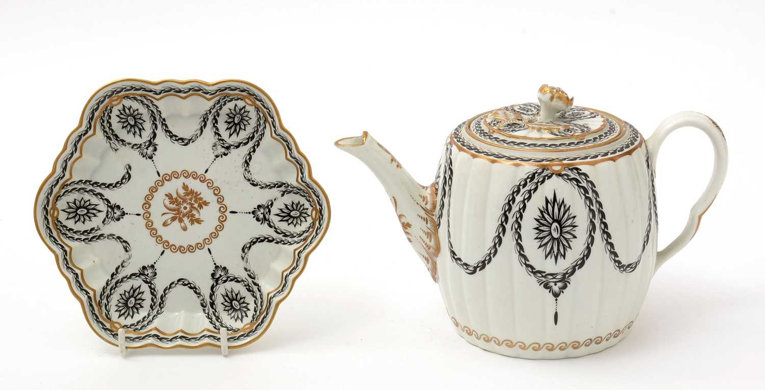 Lot 696 - Worcester teapot, cover and stand