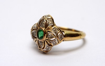 Lot 190 - An emerald and diamond ring