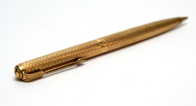 Lot 103 - A 9ct yellow gold Parker propelling pencil