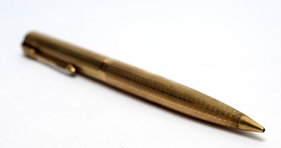 Lot 103 - A 9ct yellow gold Parker propelling pencil