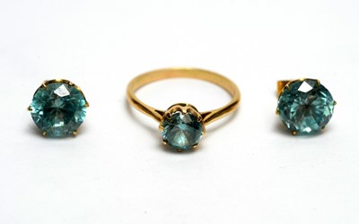 Lot 108 - A zircon ring and earrings