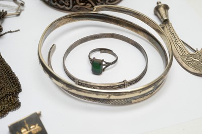 Lot 117 - A selection of silver jewellery