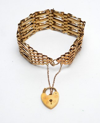 Lot 146 - A 9ct yellow gold gate link pattern bracelet