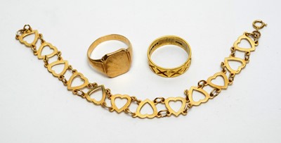 Lot 154 - Gold rings and bracelet