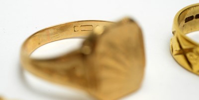 Lot 154 - Gold rings and bracelet