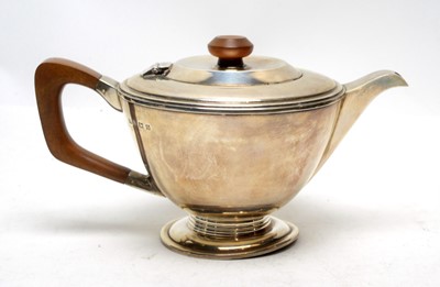 Lot 183 - A silver teapot, by David Lawrence Silverware