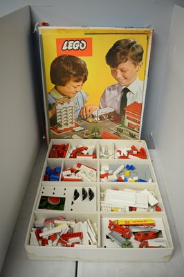 Lot 236 - A vintage Lego set, no. 810 , in original box