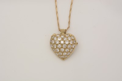Lot 450 - A heart-shaped diamond pendant/brooch