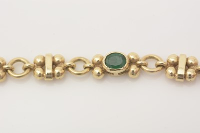 Lot 452 - An emerald and 18ct yellow gold bracelet