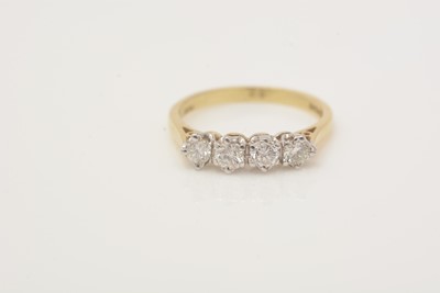 Lot 453 - A four stone diamond ring