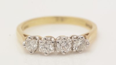 Lot 453 - A four stone diamond ring