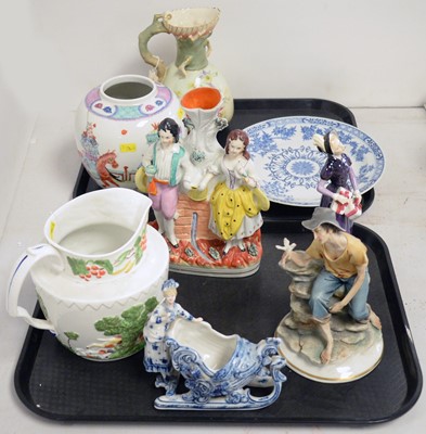 Lot 397 - A selection of decorative ceramics