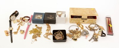 Lot 181 - A large quantity of costume jewellery.