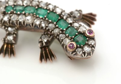 Lot 456 - A Victorian emerald and diamond lizard pattern brooch