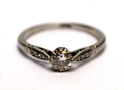 Lot 163 - A single stone diamond ring