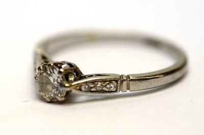 Lot 163 - A single stone diamond ring