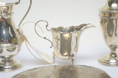 Lot 177 - A selection of silver items