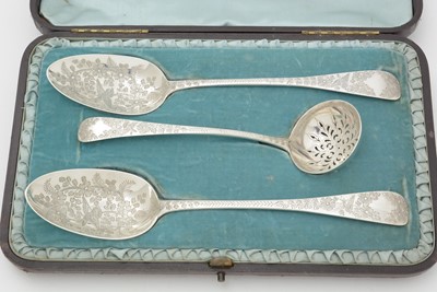 Lot 577 - A set of early 19th Century fruit spoons and sifter