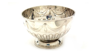 Lot 578 - A late Victorian silver rose bowl, by Walter, Michael, John and Stanley Barnard