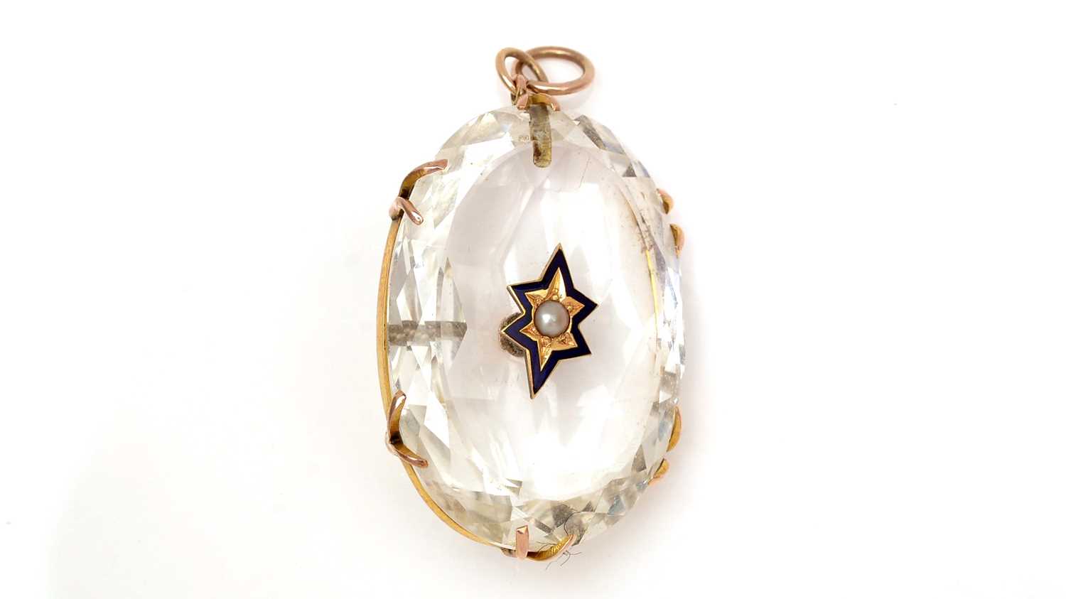 Lot 460 - A Victorian rock crystal pendant