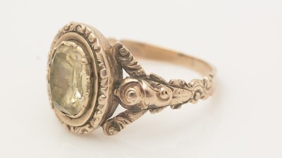 Lot 463 - A Victorian citrine ring
