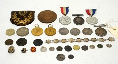 Lot 128 - Medals, coins and medallions.