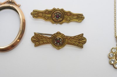 Lot 171 - A selection of gold and other jewellery