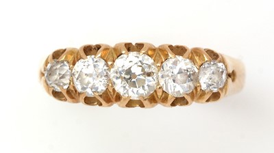 Lot 466 - A five stone diamond ring