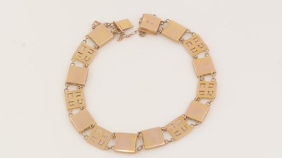 Lot 467 - Murrle Bennett & Co: a 9ct yellow gold and mother of pearl bracelet