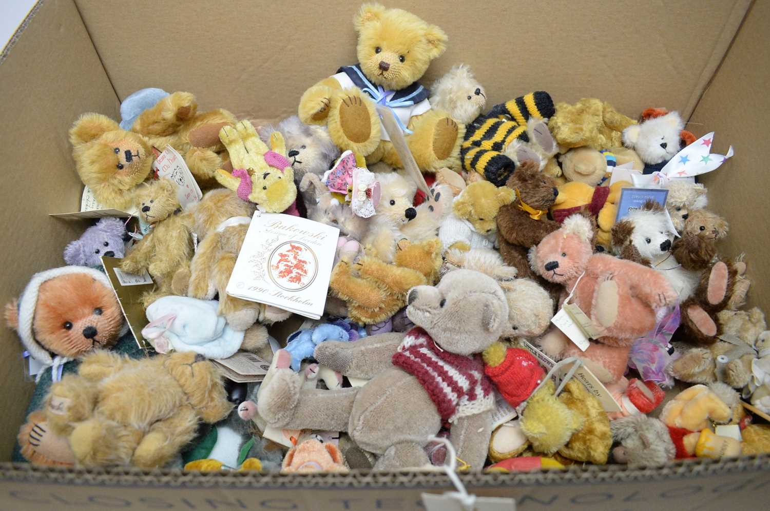 Lot 221 - A selection of collectors' miniature teddy bears.