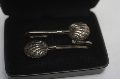 Lot 109 - A selection of small silver items