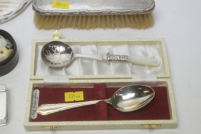 Lot 118 - A selection of silver and plated items
