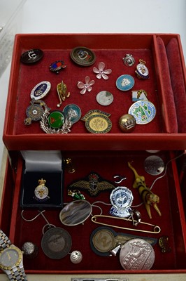 Lot 144 - A selection of silver and other jewellery