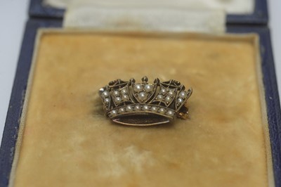 Lot 147 - Jewellery including a Royal Navy sweetheart brooch.