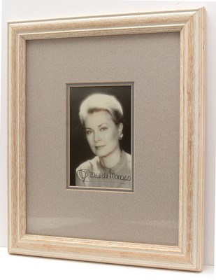 Lot 715 - Grace Kelly (1929-1982): signed black and white portrait photograph