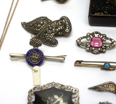 Lot 119 - A selection of costume jewellery