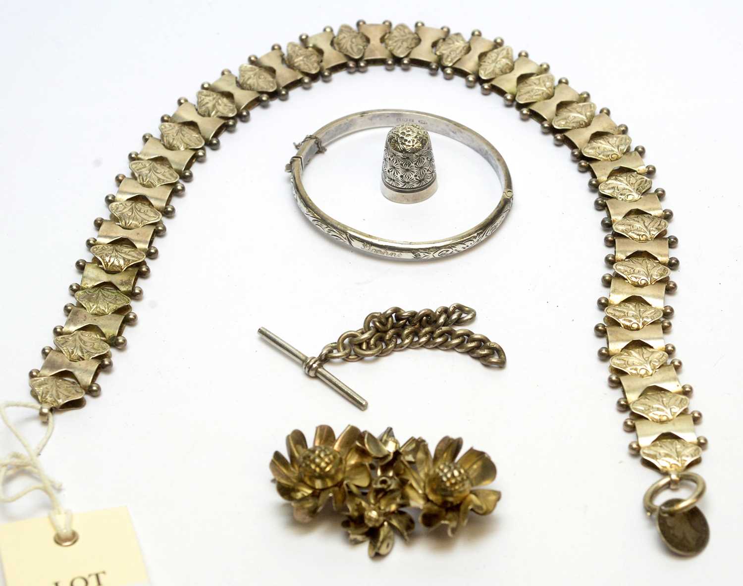 Lot 104 - Silver jewellery and other items
