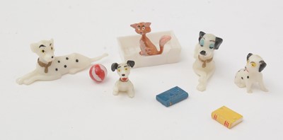 Lot 341 - A selection of Walt Disney collectables