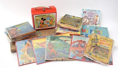 Lot 344 - A selection of Walt Disney collectibles