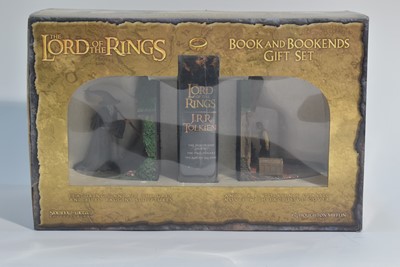 Lot 207 - Sideshow Weta Collectibles: The Lord of the Rings Book and Bookends Gift Set