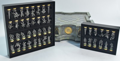 Lot 210 - Nobel Collectables Lord of the Rings The Two Towers chess set and board