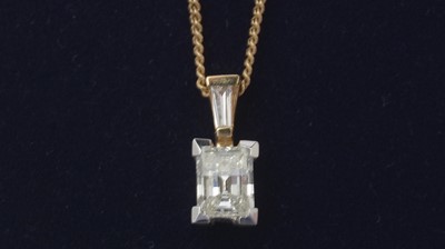 Lot 200 - A diamond pendant
