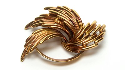 Lot 79 - A 9ct yellow gold spray brooch